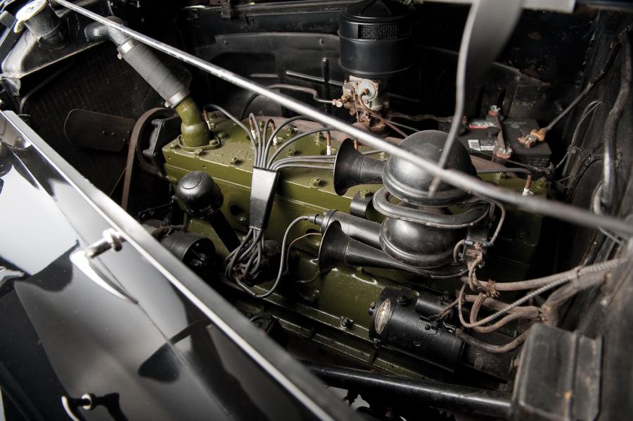  Packard Eight Convertible Victoria by Darrin 1938 года  (фото 7 из 17)